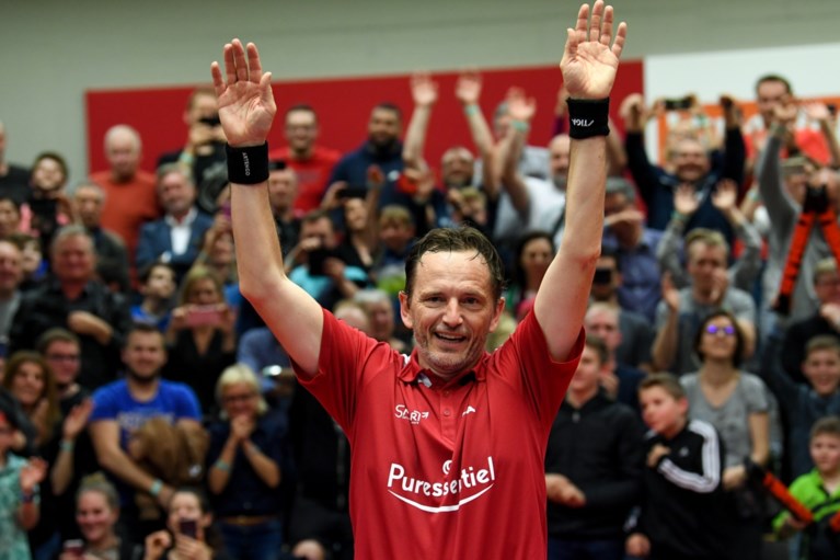 Tafeltennislegende Jean-Michel Saive sluit carrière af met fantastisch punt én tranen: “Nooit verwacht dat er zoveel volk zou zijn”