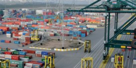 Politie houdt razzia op belangrijke containerterminal in Antwerpse haven: 15 arrestaties