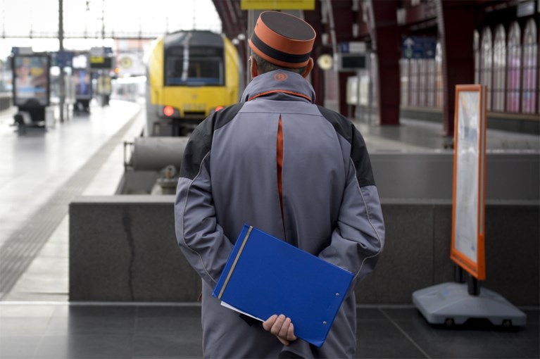 Personeelstekort bij NMBS. Gevolg? Geen personeel meer op het perron