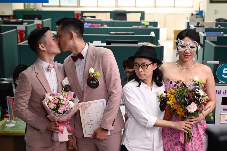 Taiwan voltrekt eerste homohuwelijken in Azië