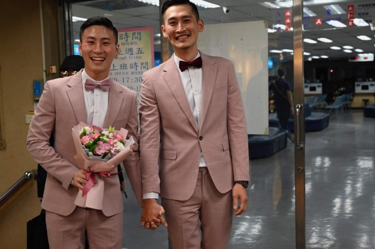 Taiwan voltrekt eerste homohuwelijken in Azië