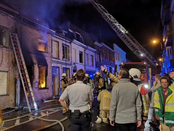Uitslaande brand vernielt drie huizen in Geraardsbergen