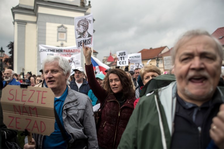 Tsjechen komen op straat om te protesteren tegen regering