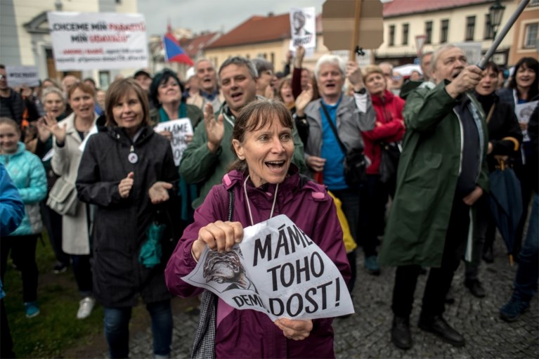 Tsjechen komen op straat om te protesteren tegen regering