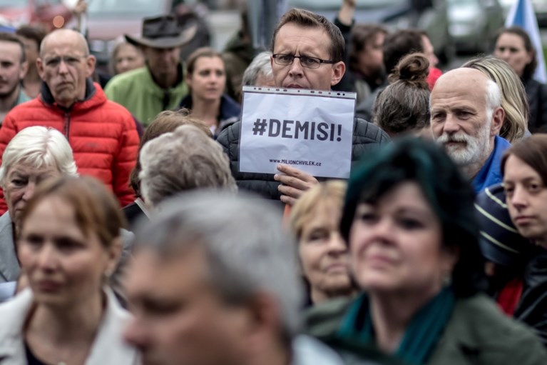 Tsjechen komen op straat om te protesteren tegen regering