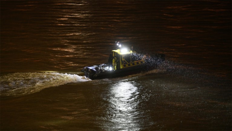 Zeker zeven doden nadat toeristenboot zinkt in Boedapest, weinig hoop op meer overlevenden