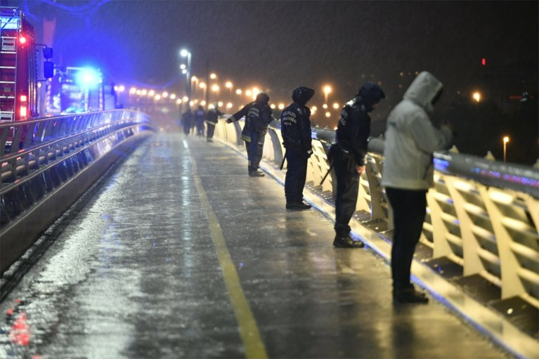Zeker zeven doden nadat toeristenboot zinkt in Boedapest, weinig hoop op meer overlevenden