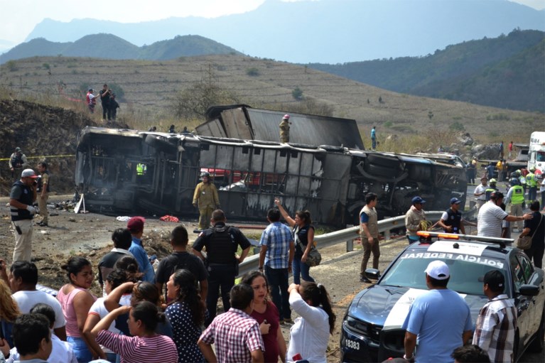 Minstens 21 doden bij busongeval in Mexico