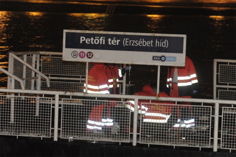 Zeker zeven doden nadat toeristenboot zinkt in Boedapest, weinig hoop op meer overlevenden