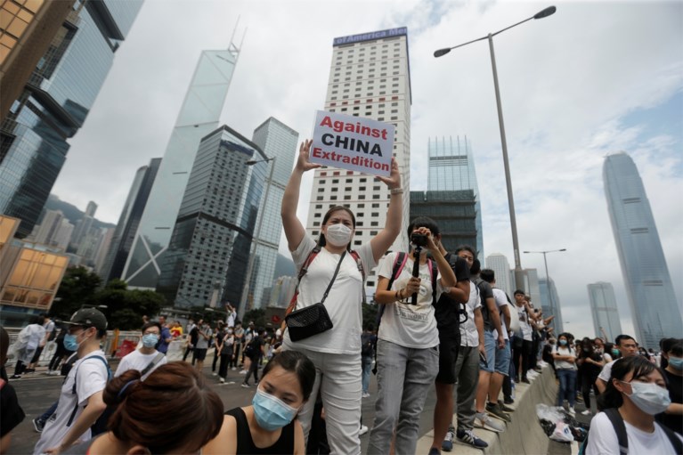 Betogers en politie in Hongkong slaags tijdens massaal protest tegen omstreden wetsvoorstel