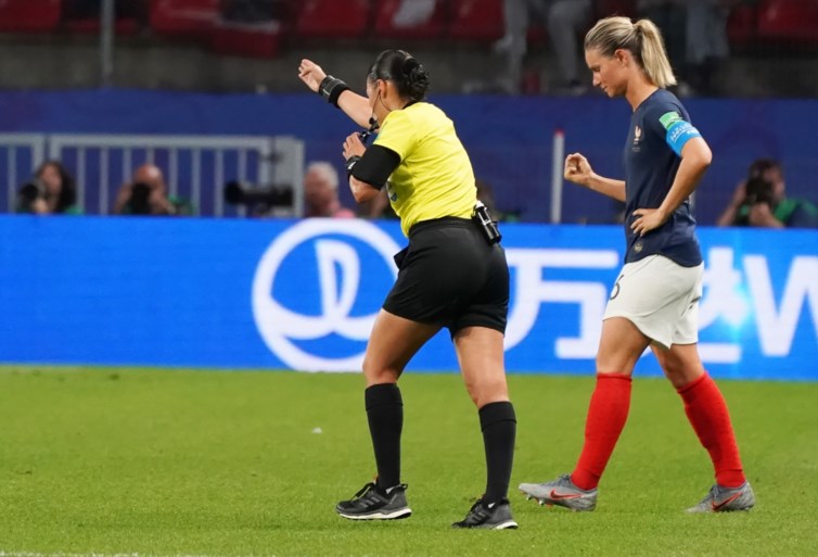 Frankrijk groepswinnaar op WK Vrouwenvoetbal… met dank aan videoref