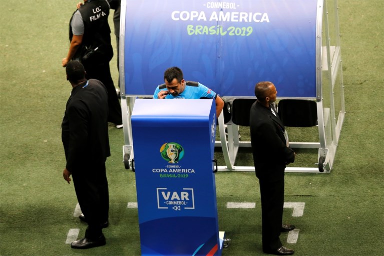 Brazilië ziet drie (!) doelpunten afgekeurd en kan daardoor niet winnen op Copa America, fans jouwen Goddelijke Kanaries uit