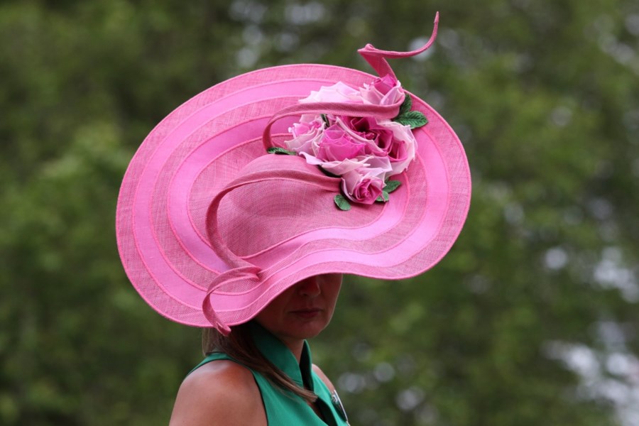 Maak plaats Baffle Vertrek Royals en gekke hoeden spotten op Royal Ascot | De Standaard Mobile