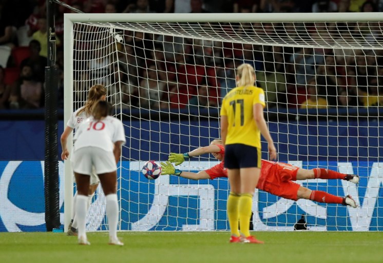 Amerikaanse topfavoriet op WK vrouwenvoetbal door dankzij twee strafschoppen, ook Zweden wint zuinig