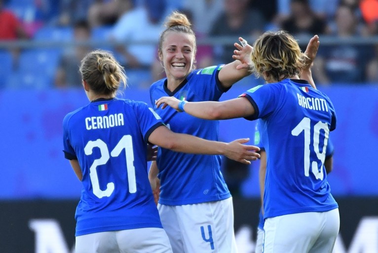 Italiaanse vrouwen op WK naar kwartfinales ten koste van China