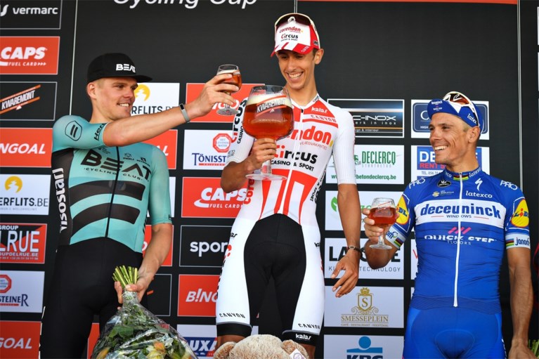 Dries De Bondt wint verrassend Halle-Ingooigem, massale val in laatste kilometer fataal voor favorieten