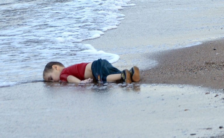 Beeld van verdronken migranten Óscar en Valeria gaat de wereld rond