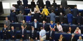 Europees Parlement van start met incident: Annemans en brexiteers krijgen uitbrander