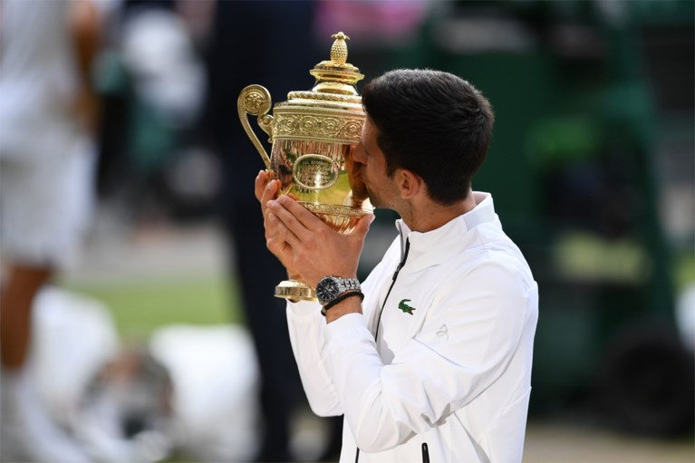 Novak Djokovic verlengt titel op Wimbledon na tiebreak en 12-12 (!) in vijfde set tegen Roger Federer: wat een finale...