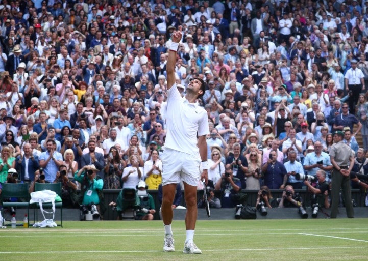 Novak Djokovic verlengt titel op Wimbledon na tiebreak en 12-12 (!) in vijfde set tegen Roger Federer: wat een finale...