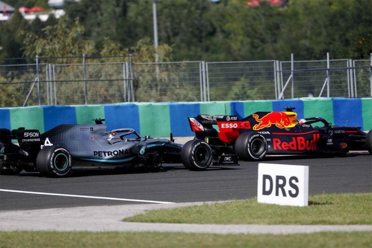 Lewis Hamilton wint Grote Prijs van Hongarije na titanenstrijd met Max Verstappen