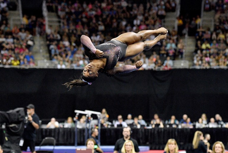 Simone Biles evenaart legendarisch turnrecord en pakt uit met unieke triple-double