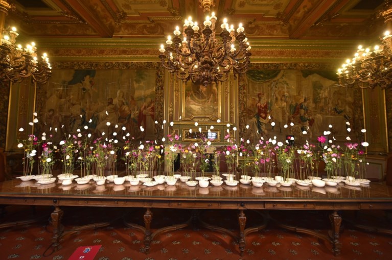 Brusselse stadhuis versierd met bloemen