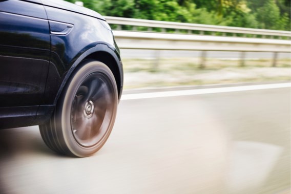 Politie haalt snelheidsduivel die 234 km/u rijdt van de weg in Nederland