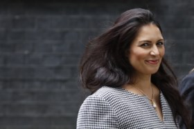 Britse regering dreigt vrij reizen voor EU-burgers vanaf dag één van de Brexit te schrappen: ‘Volslagen losgerukt van de realiteit’