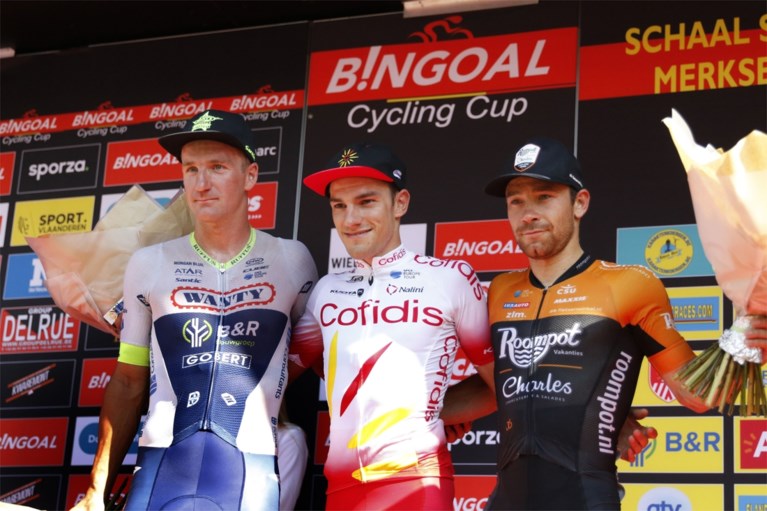 Chaos in Schaal Sels: broertje van Elia Viviani wint ingekorte wedstrijd na rennersprotest
