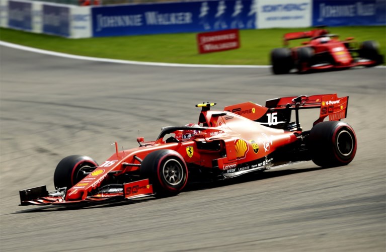 Charles Leclerc pakt allereerste Formule 1-zege in GP van België en draagt overwinning op aan overleden Anthoine Hubert