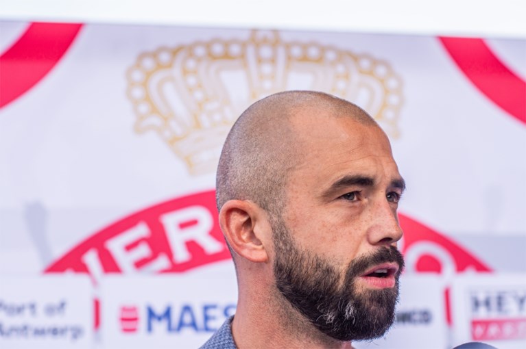 Antwerp stelt Steven Defour officieel voor samen met Benson en Gano, ook komst Wesley Hoedt afgerond