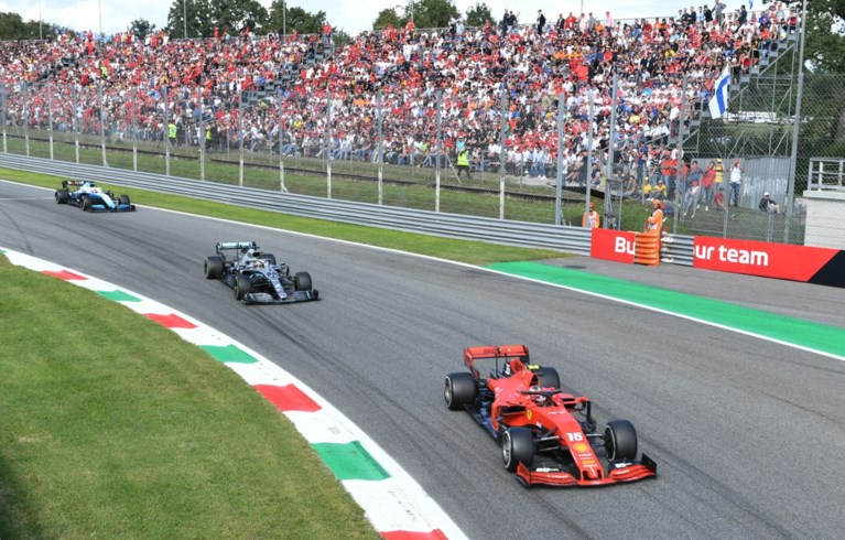 Charles Leclerc bezorgt Ferrari-fans een delirium met zege in zinderende Grote Prijs van Italië