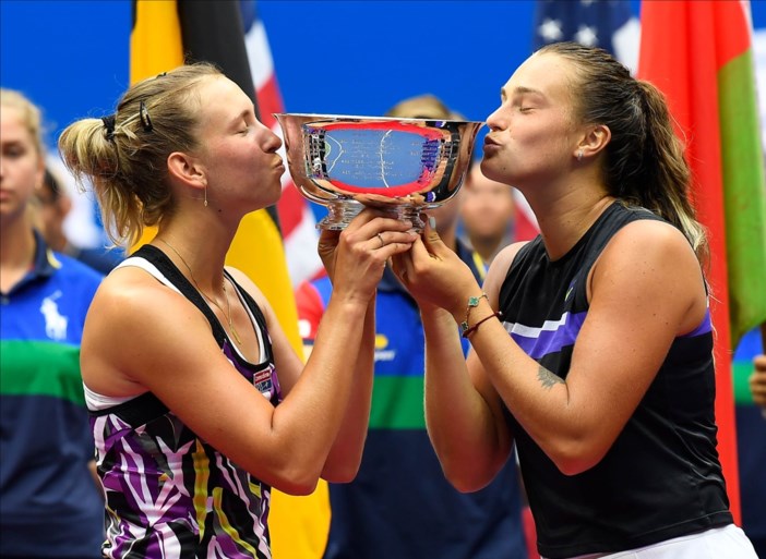 Elise Mertens pakt samen met Sabalenka dubbeltitel op US Open: “Dit is het hoogst mogelijke”