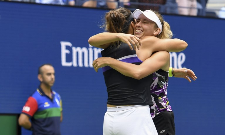Elise Mertens pakt samen met Sabalenka dubbeltitel op US Open: “Dit is het hoogst mogelijke”