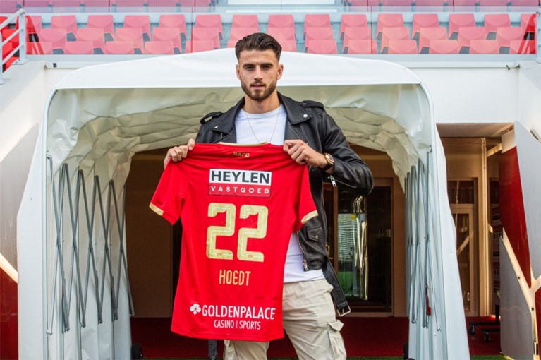 Antwerp stelt Steven Defour officieel voor samen met Benson en Gano, ook komst Wesley Hoedt afgerond