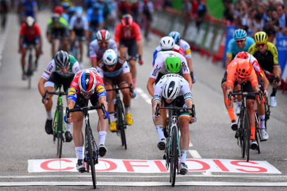 Primoz Roglic steekt eindzege Ronde van Spanje op zak, slotrit in spurt gewonnen door Fabio Jakobsen