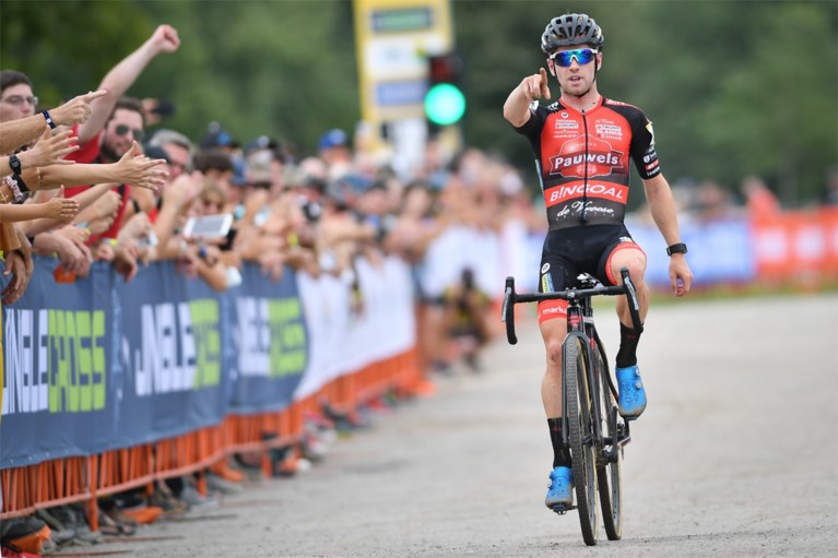 Sterke Eli Iserbyt soleert in Iowa naar eerste Wereldbekerzege, Toon Aerts is tweede