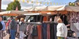 Nederlands praten op de markt in Asse, of kraam verdwijnt