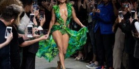Jennifer Lopez verrast met jurk die het internet voor het eerst deed 'ontploffen'