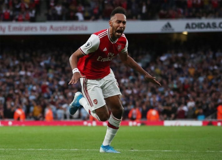 Arsenal dankt Björn Engels voor spectaculaire comeback tegen Aston Villa, Liverpool klopt Chelsea ondanks “Hazard-goal”