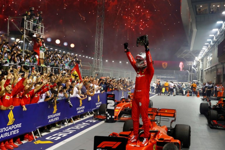 Sebastian Vettel wint eindelijk nog eens een race in de F1, Mercedes verrassend niet op podium in Singapore