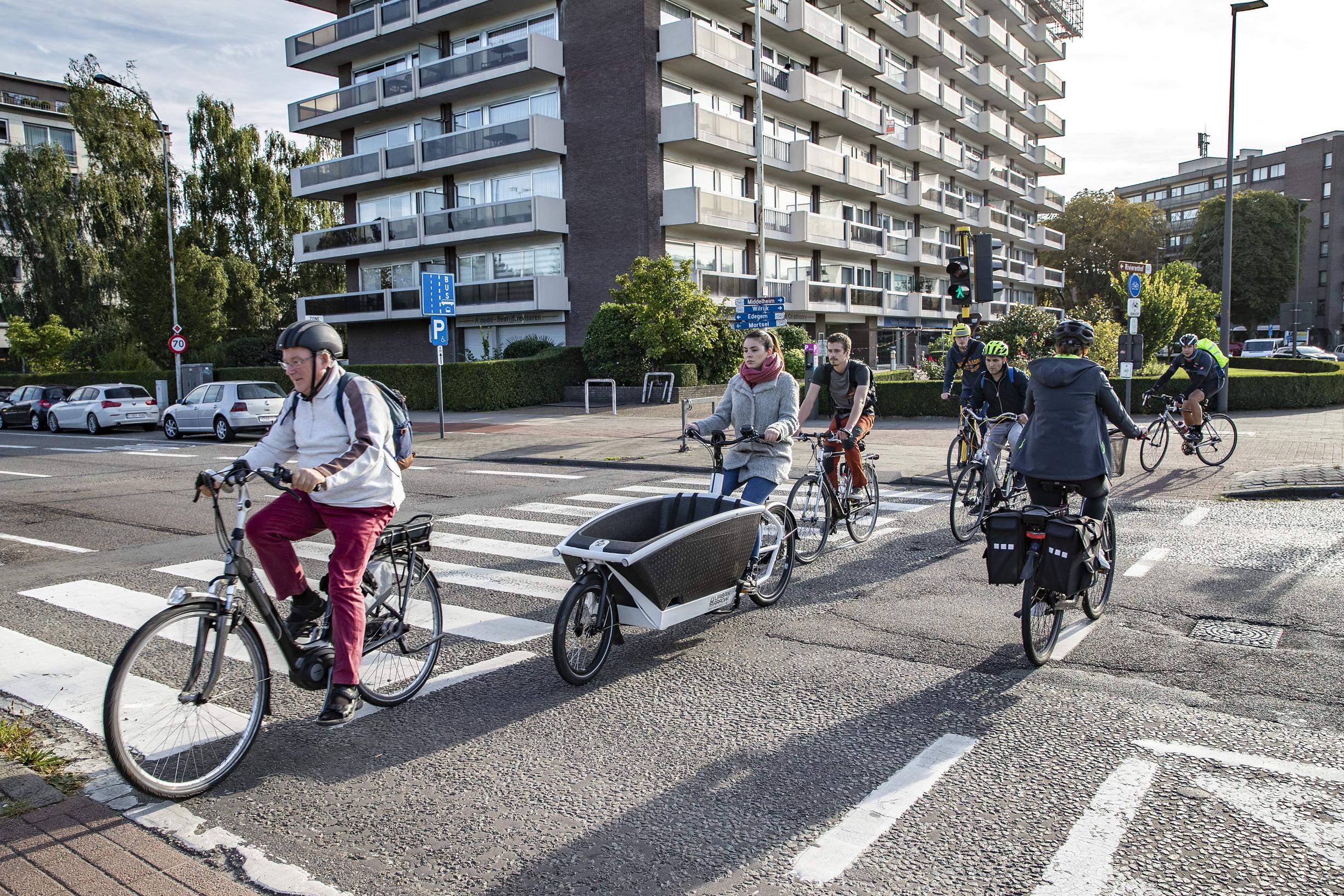 Eén tik van zo'n speedpedelec en ik lig omver' | De Standaard Mobile
