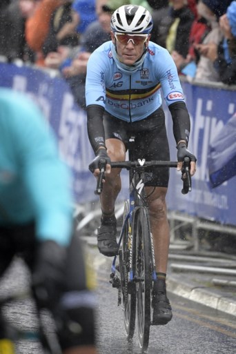 Topfavoriet Philippe Gilbert in tranen na opgave, Remco Evenepoel met hartverwarmend bericht: “Sorry champ”