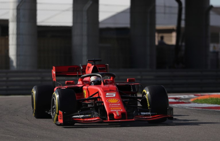 Lewis Hamilton slaat keihard terug en scoort negende zege van het seizoen in GP van Rusland