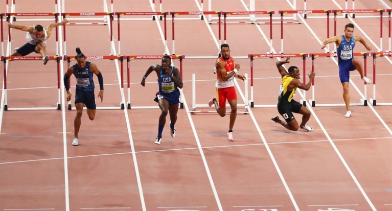 Britse Asher-Smith snelt op 200 meter naar goud op WK atletiek in onthoofde finale