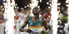 Ethiopiër Lelisa Desisa wint loodzware marathon op WK atletiek, enige Belg Thomas De Bock wordt 42e: “Kreeg zelfs een bloedneus”