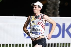 Ethiopiër Lelisa Desisa wint loodzware marathon op WK atletiek, enige Belg Thomas De Bock wordt 42e: “Kreeg zelfs een bloedneus”