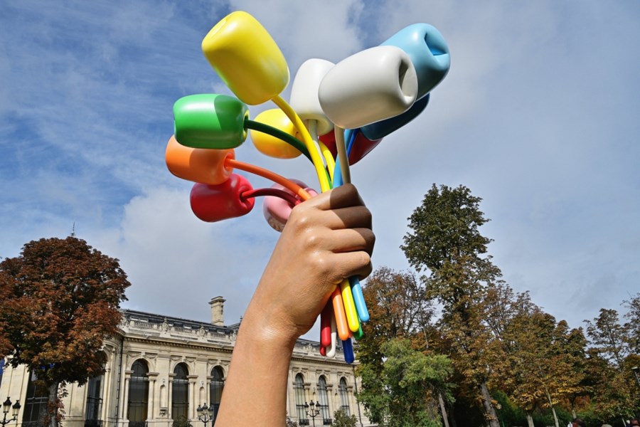 Gigantisch Tulpenboeket Van Jeff Koons Onthuld In Parijs De Standaard Mobile