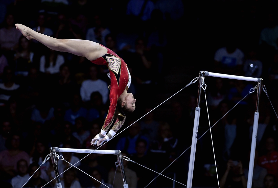 WK turnen: Nina Derwael verdedigt haar wereldtitel op de brug ongelijke leggers De Standaard Mobile